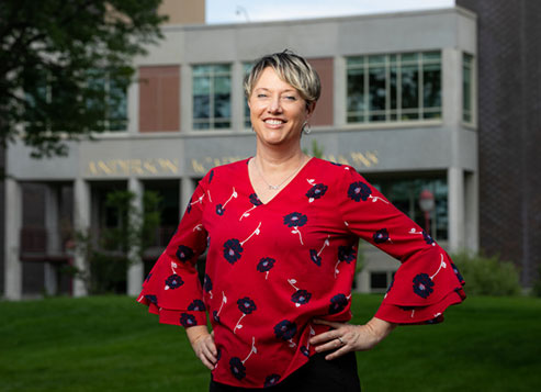 Executive PhD Student Examines Identity’s Influence on Collaboration