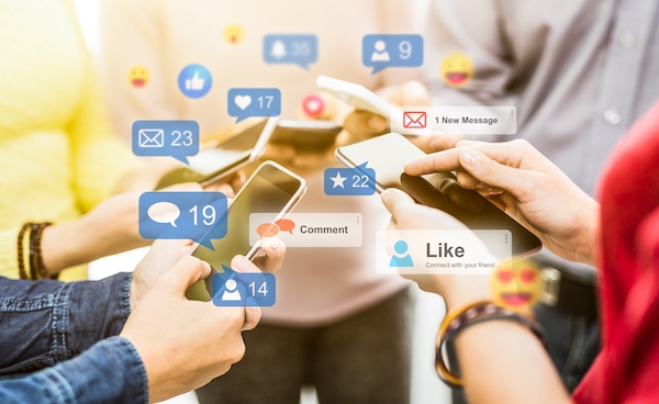 The Paradox of Facebook Groups