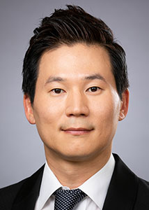 Jung Kwon headshot