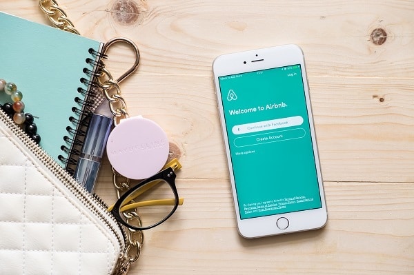 Airbnb increases revenue with mimicking hotels