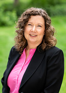 Kristen Winfield headshot